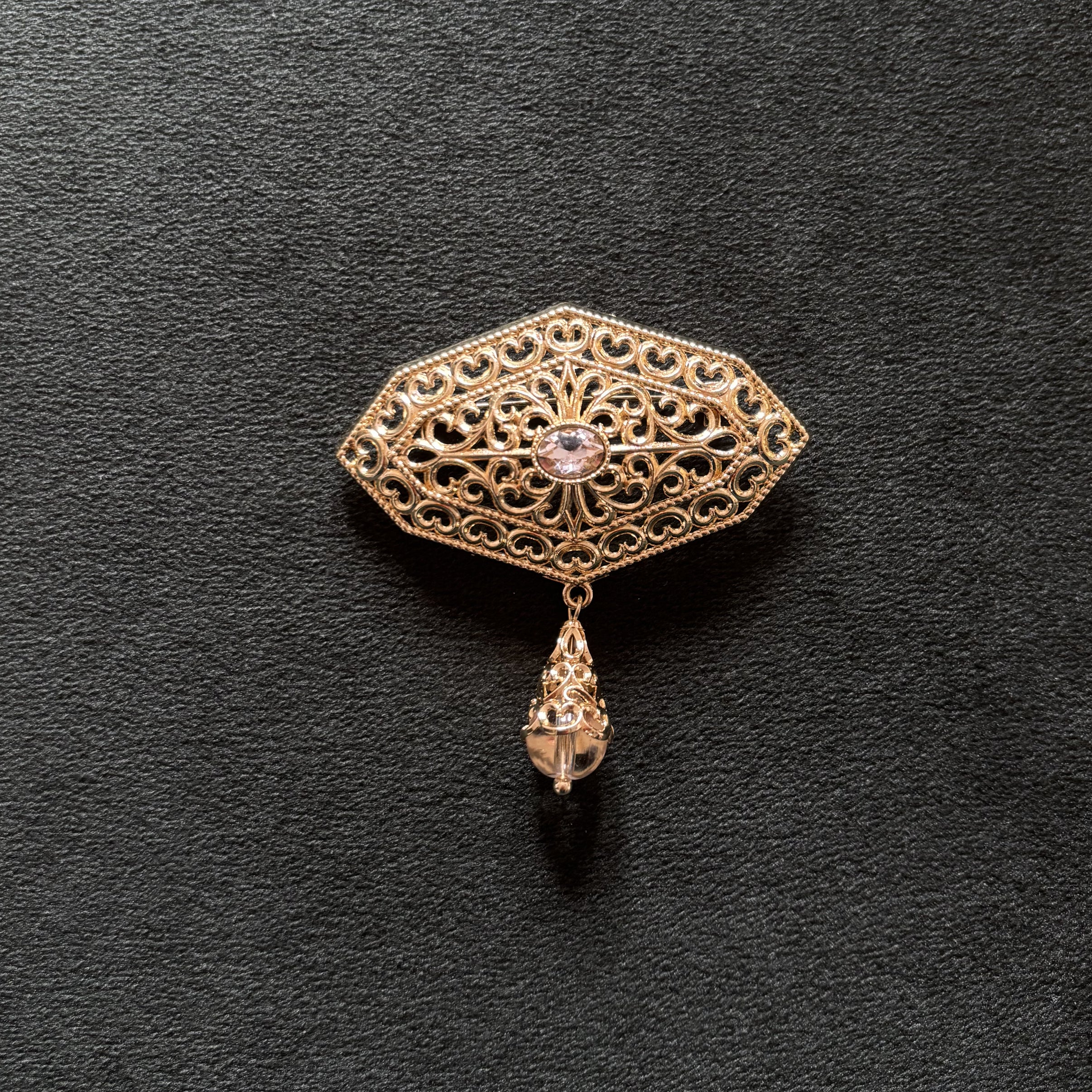 Broche Caftan – Élégance Orientale