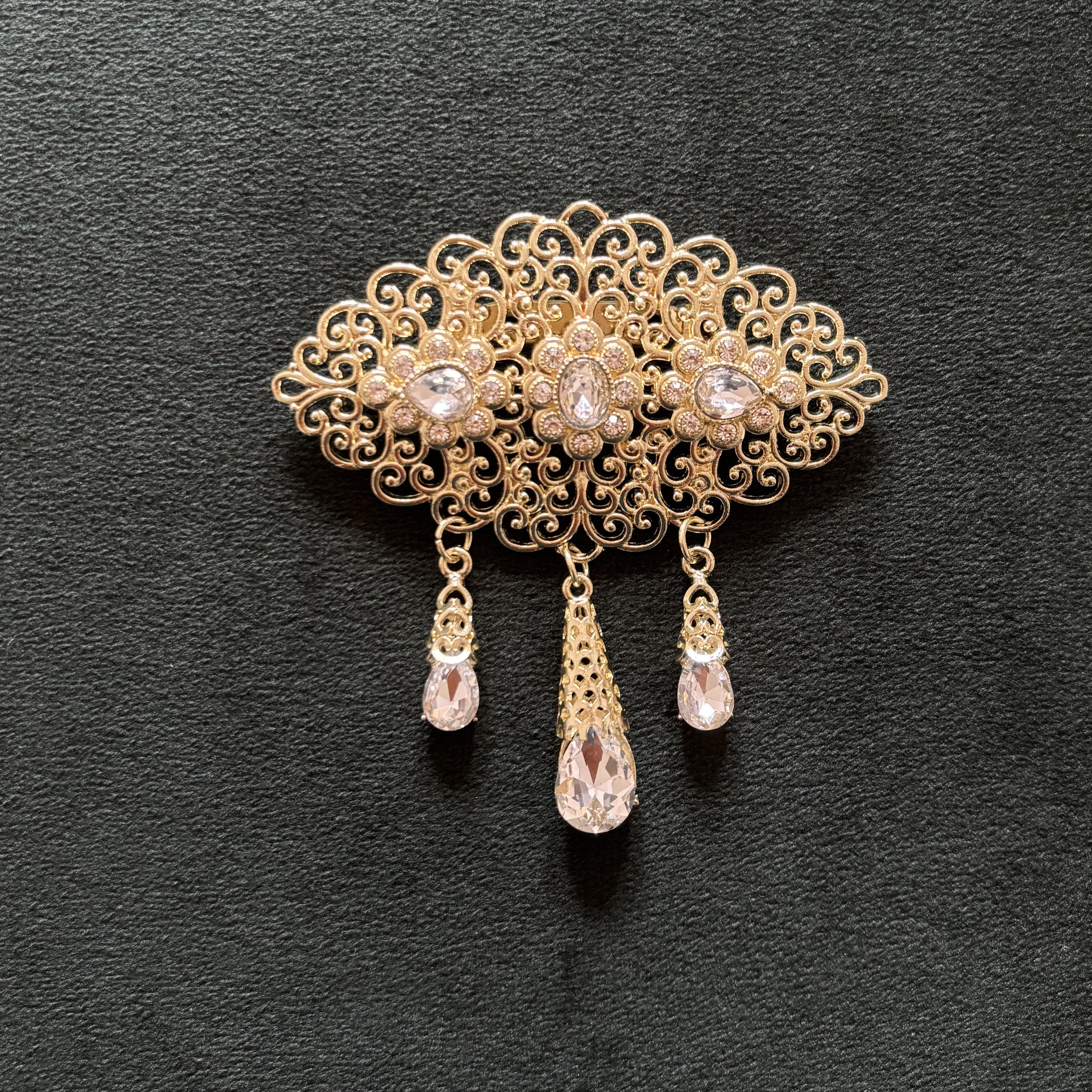 Broche Caftan – Élégance Orientale