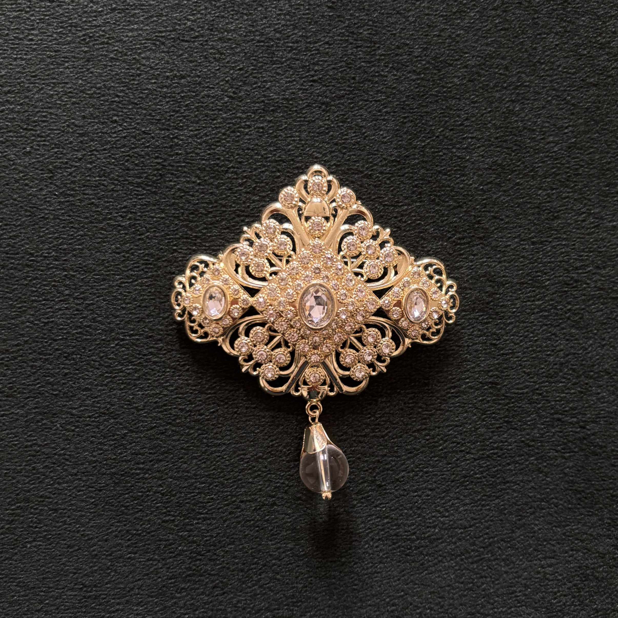 Broche Caftan – Élégance Orientale