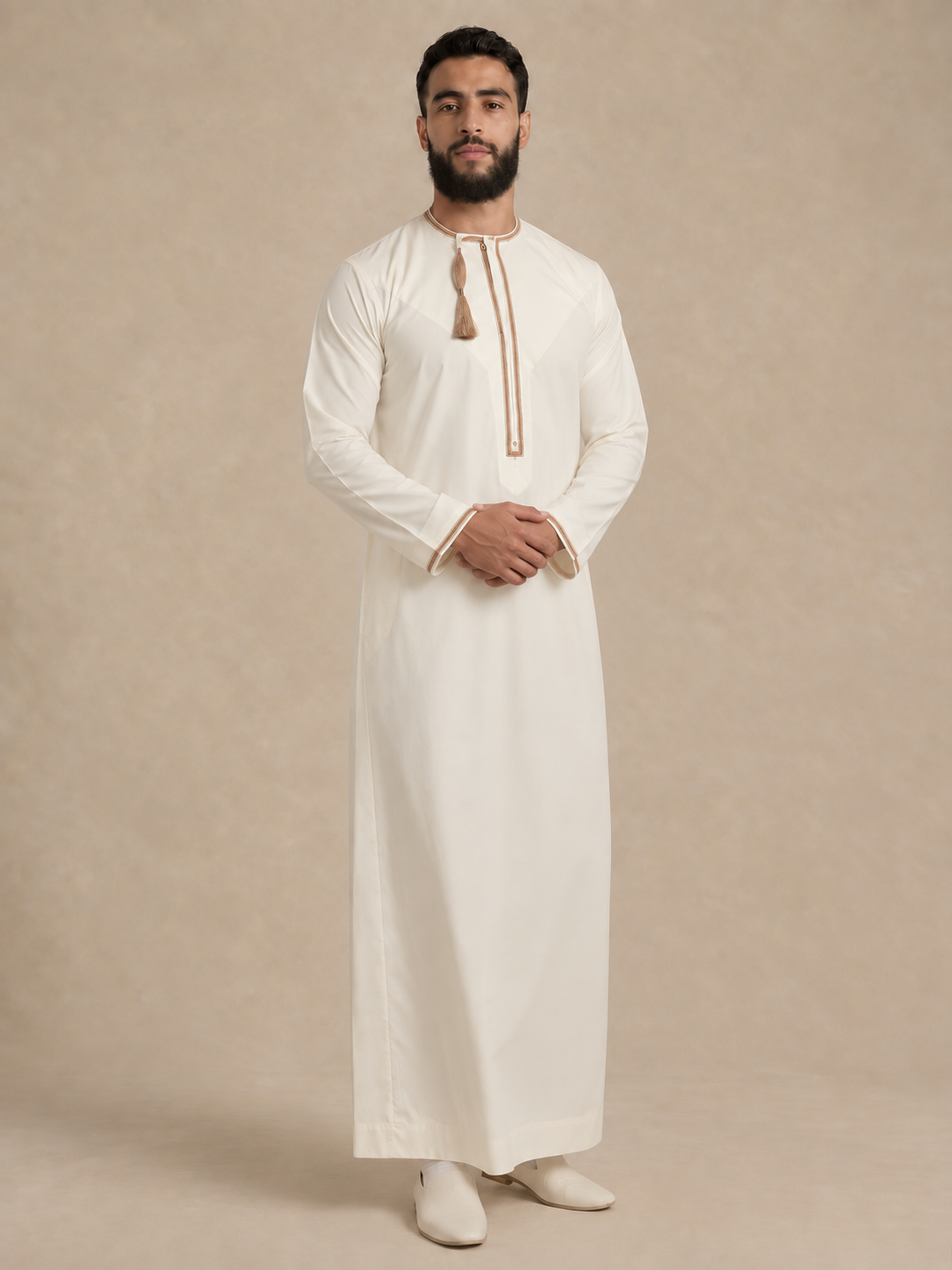 Qamis Omanais Zayd – Écru & Caramel