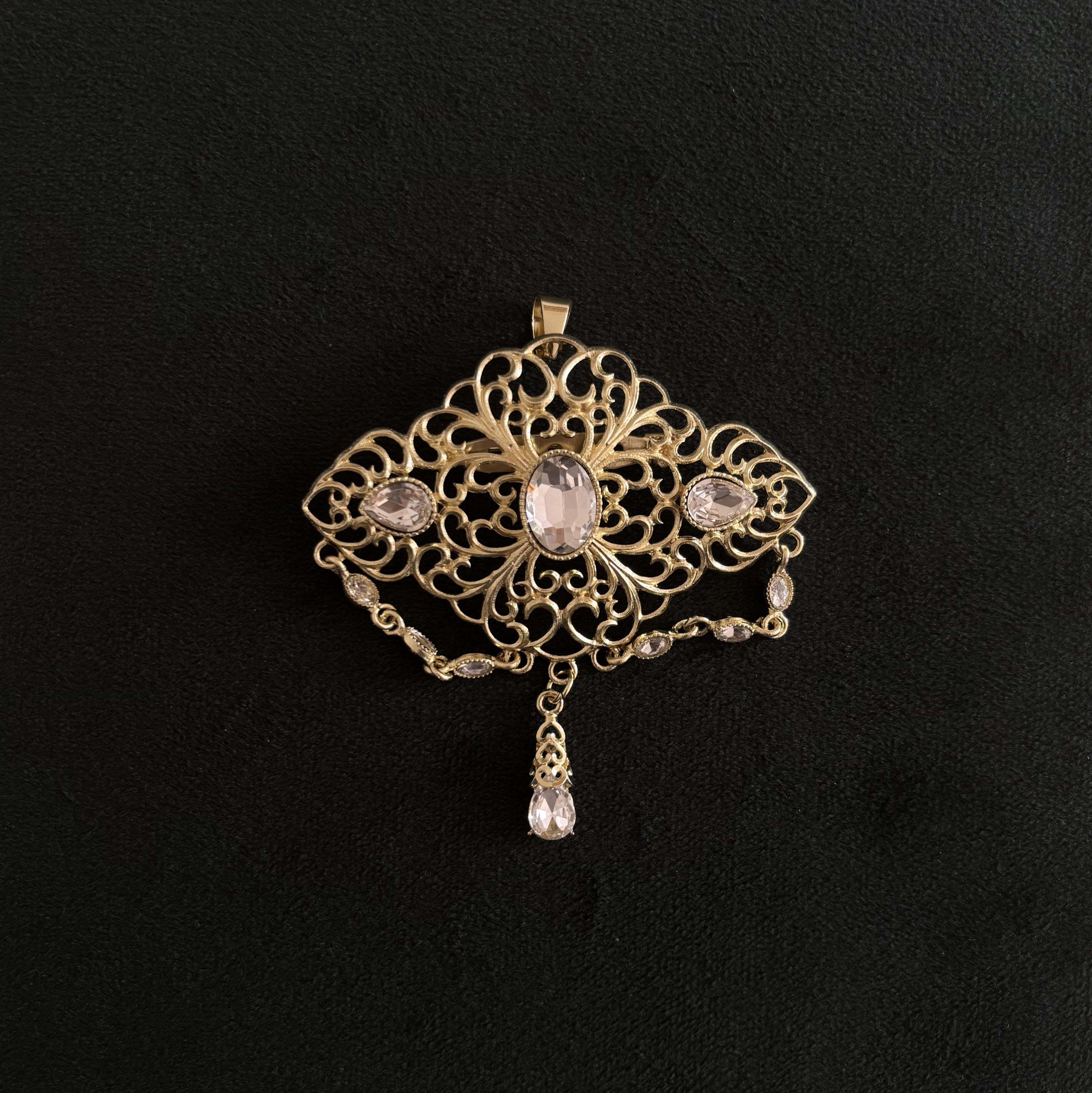 Broche Caftan – Élégance Orientale