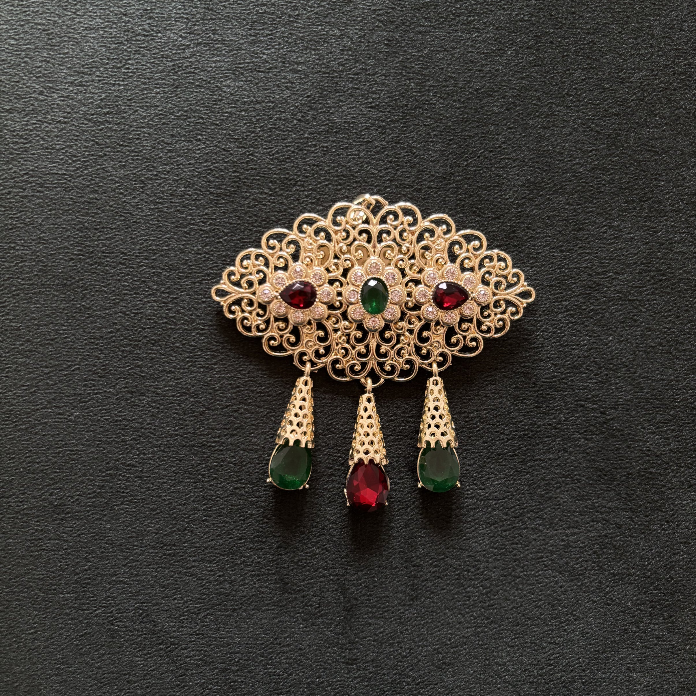 Broche Caftan – Élégance Orientale